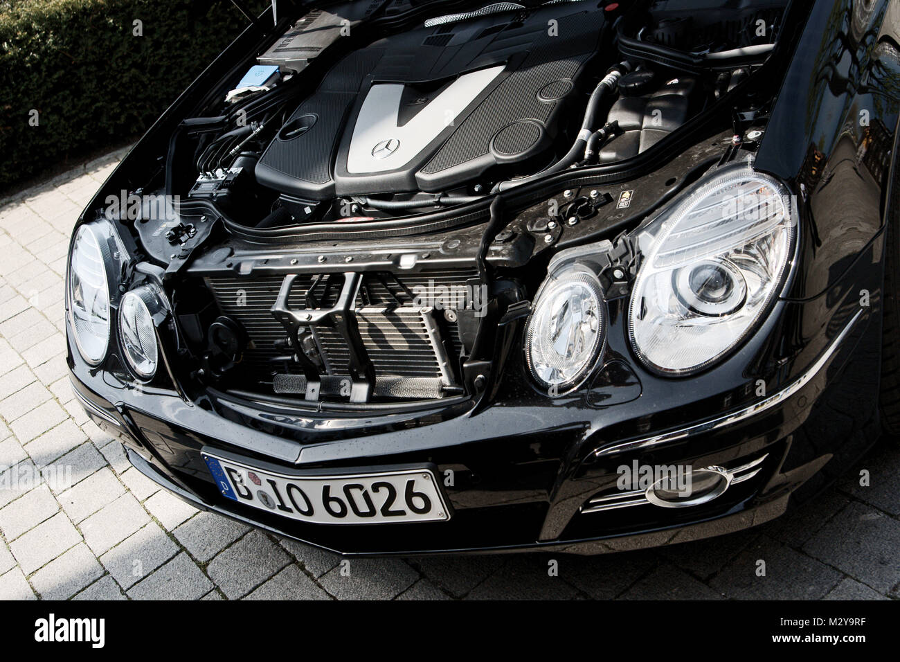 Dieselmotorenproduktion im Mercedes-Benz Werk Marienfelde, mit seiner 106jährigen Tradition ist das Mercedes-Benz Werk Berlin das älteste Motorenwerk der Daimler AG,V6,V8,Motorblock,Fertigungsstraße,Produktionsstraße Stock Photo