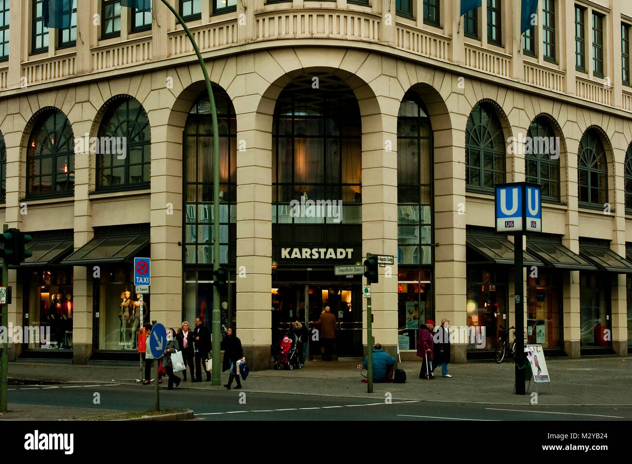 Karstadt haus hi-res stock photography and images - Alamy