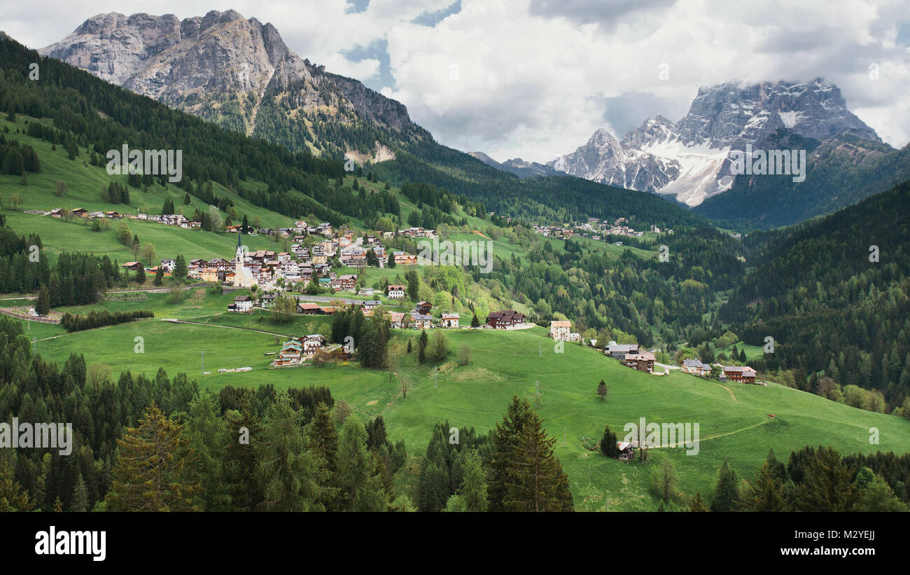 Picturesque italian village hi-res stock photography and images - Alamy
