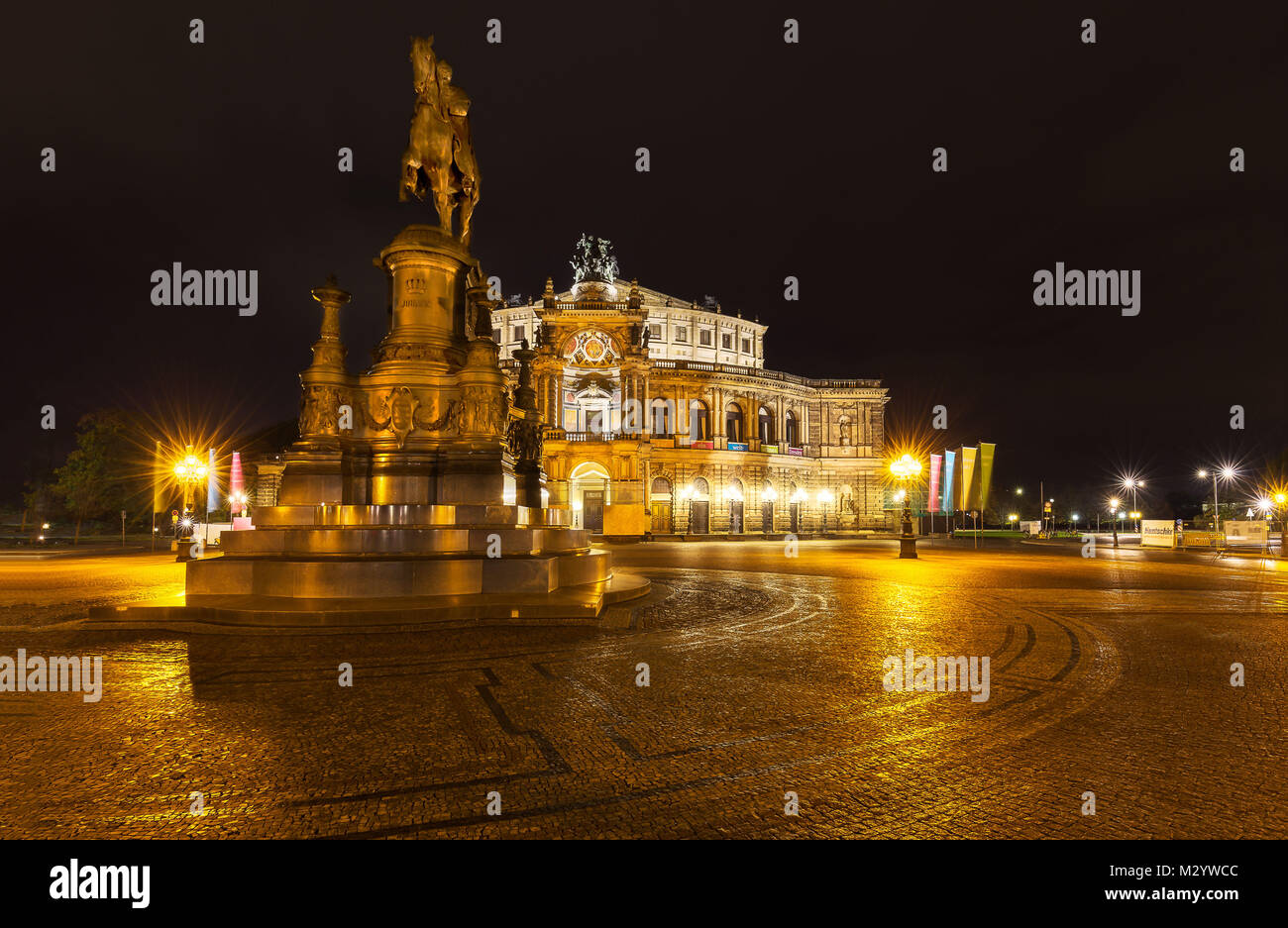 A nightly view of the Semperoper in Dresden Stock Photo