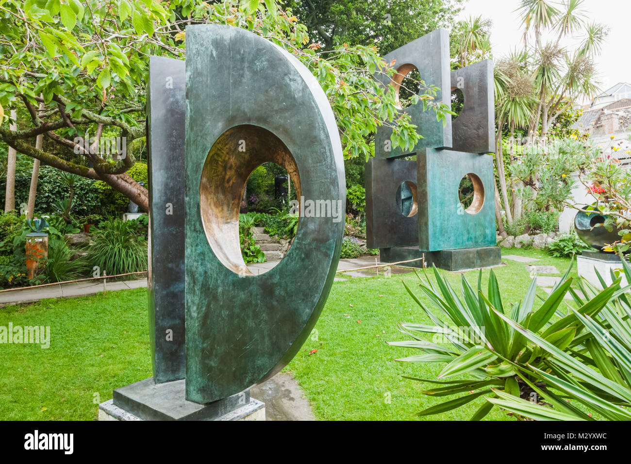 Garden sculpture england hires stock photography and images Alamy