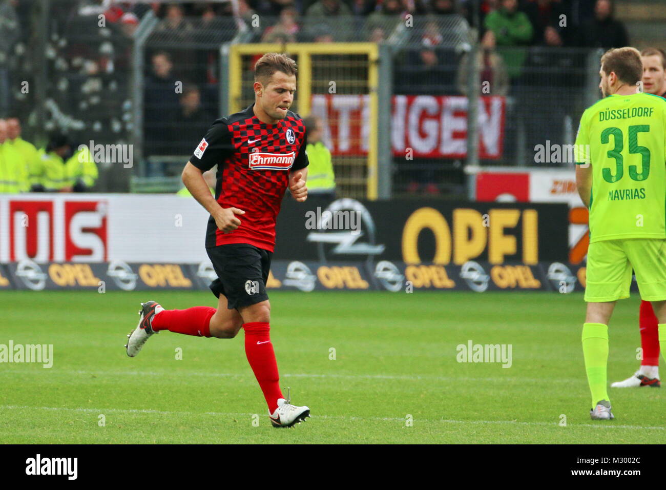 Amir Abrashi (Freiburg) bei seiner Auswechslung, Fussball: 2.BL. - 15/16 - SC Freiburg vs. Fortuna Düsseldorf Stock Photo