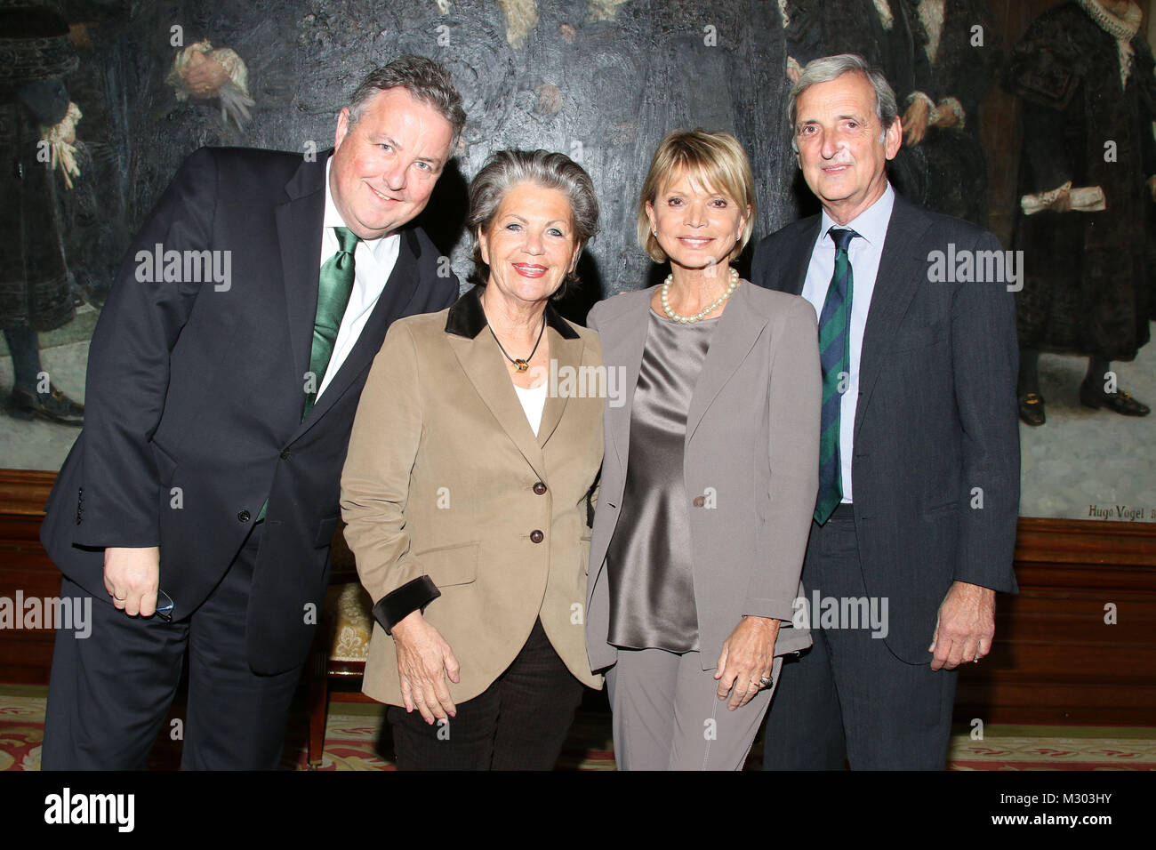 Henry C. Brinker, Hannelore Lay, Uschi Glas, Dieter Hermann, Pressekonferenz von brotzeit e.V., Fruestueck fuer Hamburgs Grundschulkinder, Rathaus Hamburg, 10.11.2014 Stock Photo