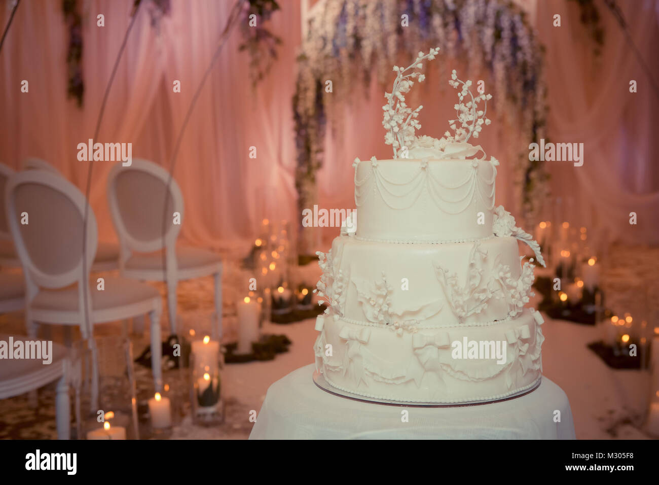 Most expensive cake hi-res stock photography and images - Page 11 - Alamy, image size:1300x956