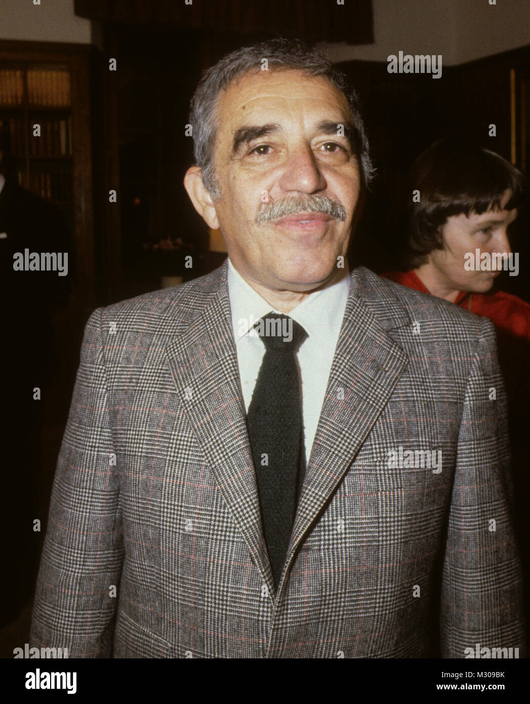 GABRIEL GARCIA MARQUEZ Nobel prize winner meeting with The Swedish Prime minister summer residence Harpsund 1982 Stock Photo