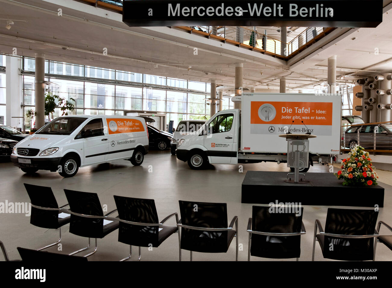 Ubergabe Des 500 Mercedes Benz Transporter Fur Die Salzgitter