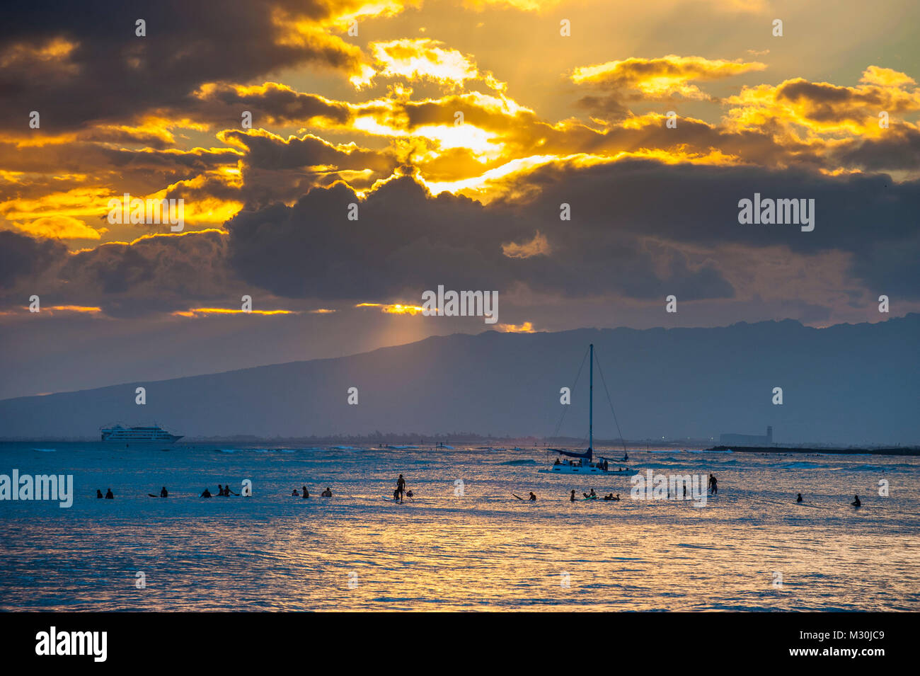 Wave at waikiki beach hi-res stock photography and images - Alamy