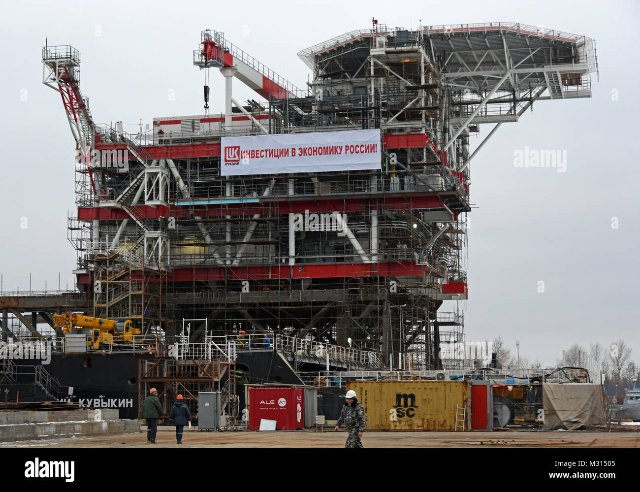 Construction and assembly of the top side of the wellhead platform for
