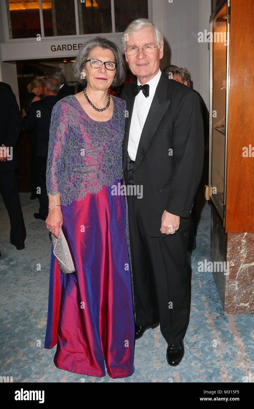 Henning Voscherau (SPD) und Ehefrau Annerose, Hamburger Presseball 2014 im  Hotel Atlantic, Hamburg, 25.01.2014 Stock Photo - Alamy