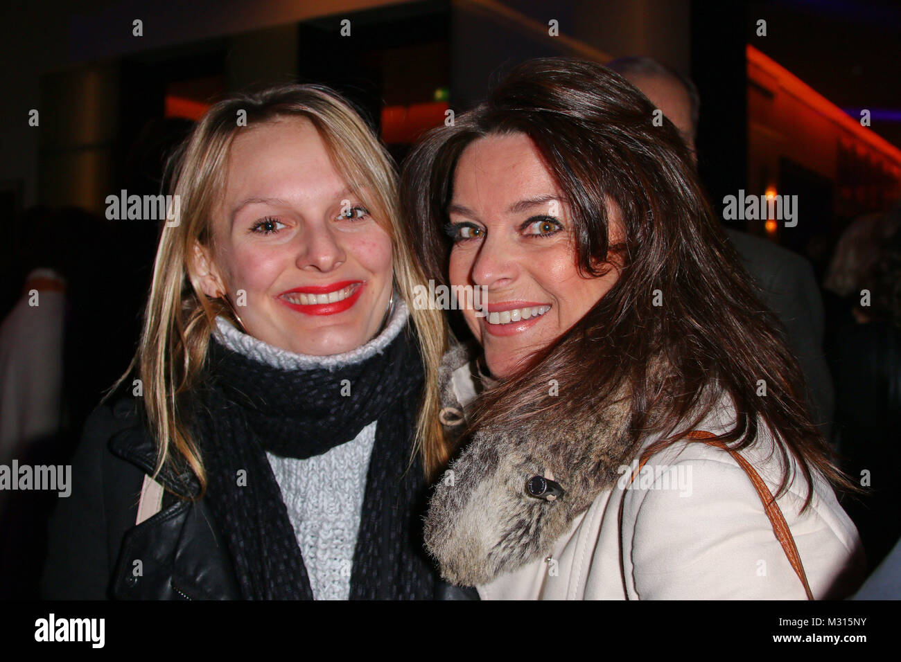 Carolin Fortenbacher mit Tochter Celine, Premiere des Theaterstuecks