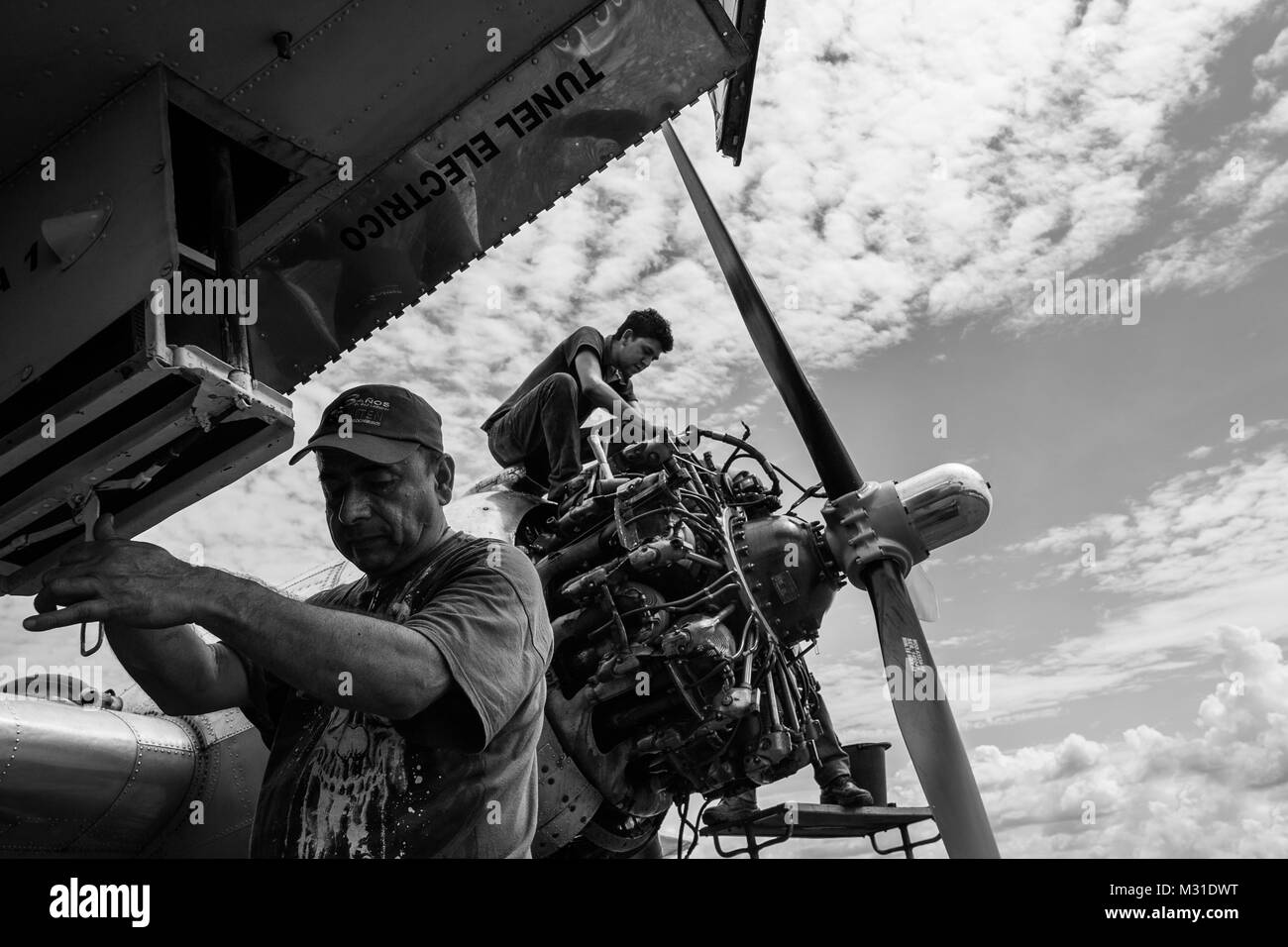 Vintage airport mechanic Black and White Stock Photos & Images Alamy