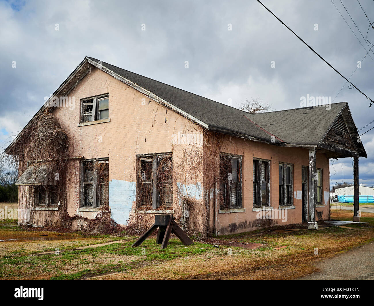 Abandoned freight office building along an abandoned railroad siding in Montgomery Alabama USA. Stock Photo