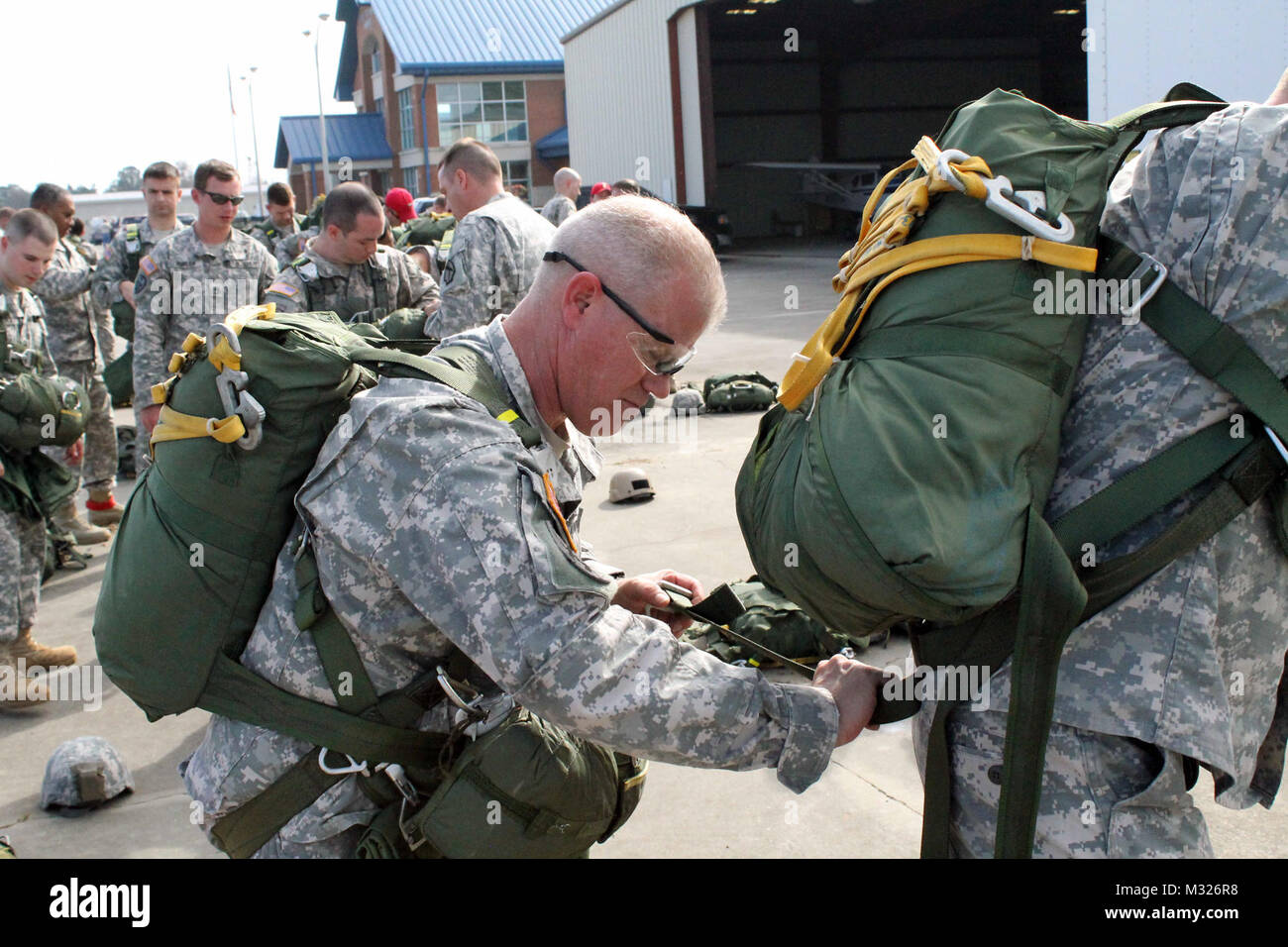 Pre-jump Inspection by Georgia National Guard Stock Photo - Alamy