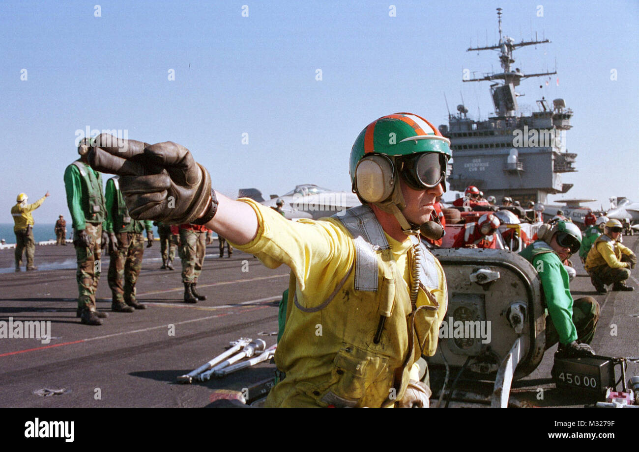 981214N5458S007 ABOARD USS ENTERPRISE (Dec. 14, 1999) On board