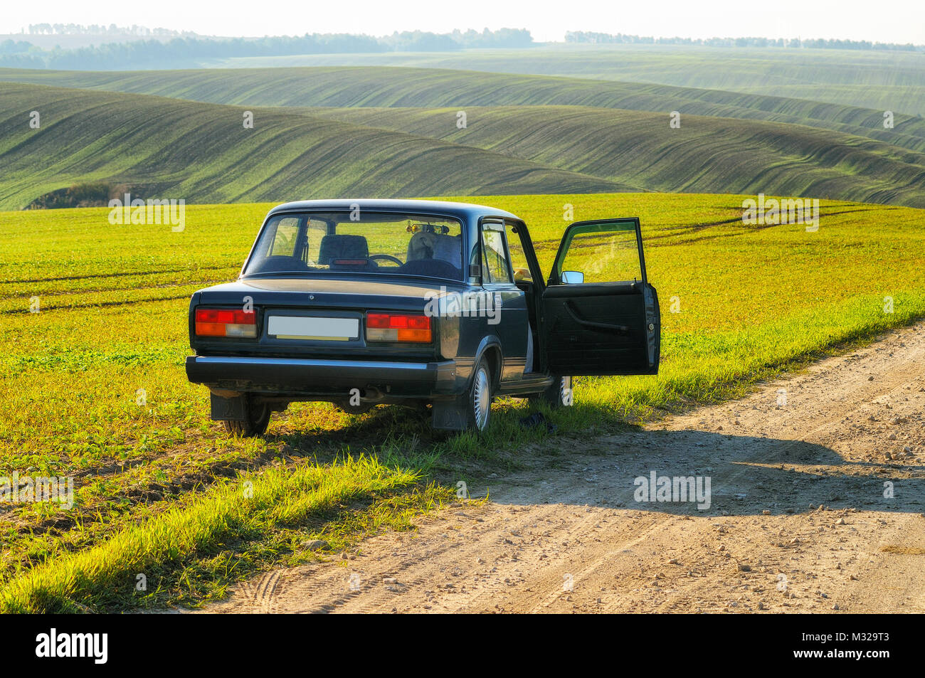 Car in crop field hi-res stock photography and images - Alamy