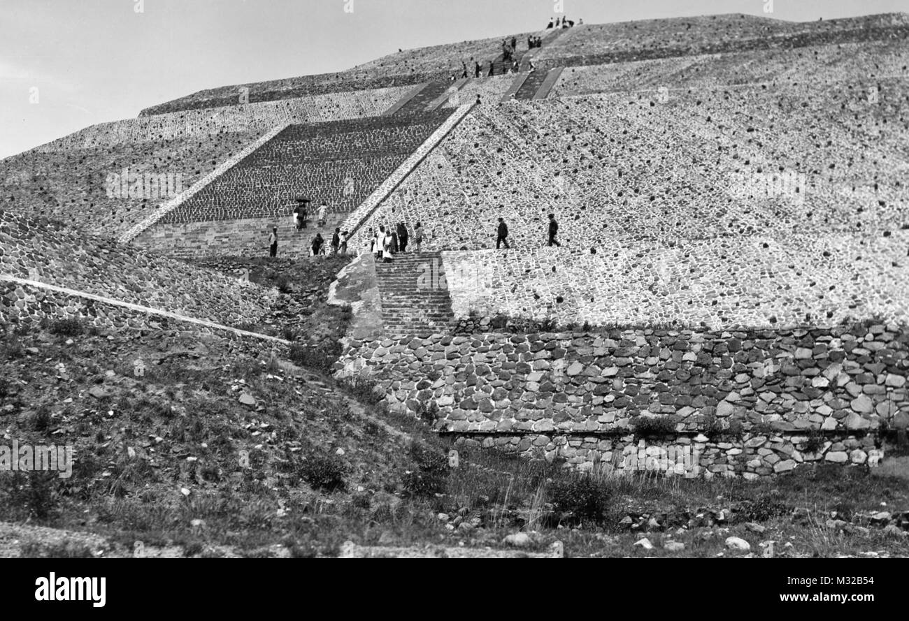 Tourists climb the Pyramid of the Sun, ca 1910. Stock Photo