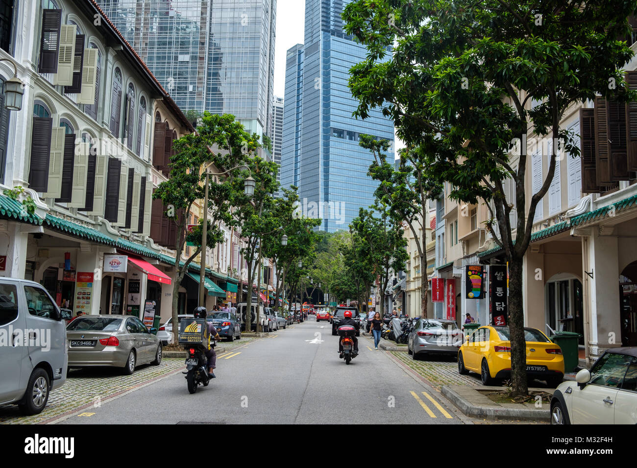 Singapore city downtown taxi hi-res stock photography and images - Alamy