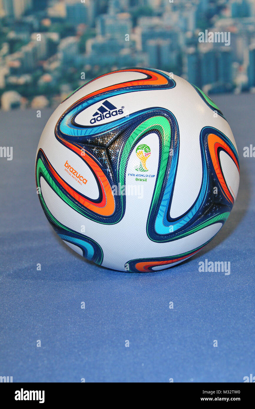 Der WM Ball Adidas Brazuca, Fototermin der ARD und des ZDF zur Fussball WM  2014 in Brasilien im Hotel Le Royal Meridien, Hamburg, 03.04.2014 Stock  Photo - Alamy