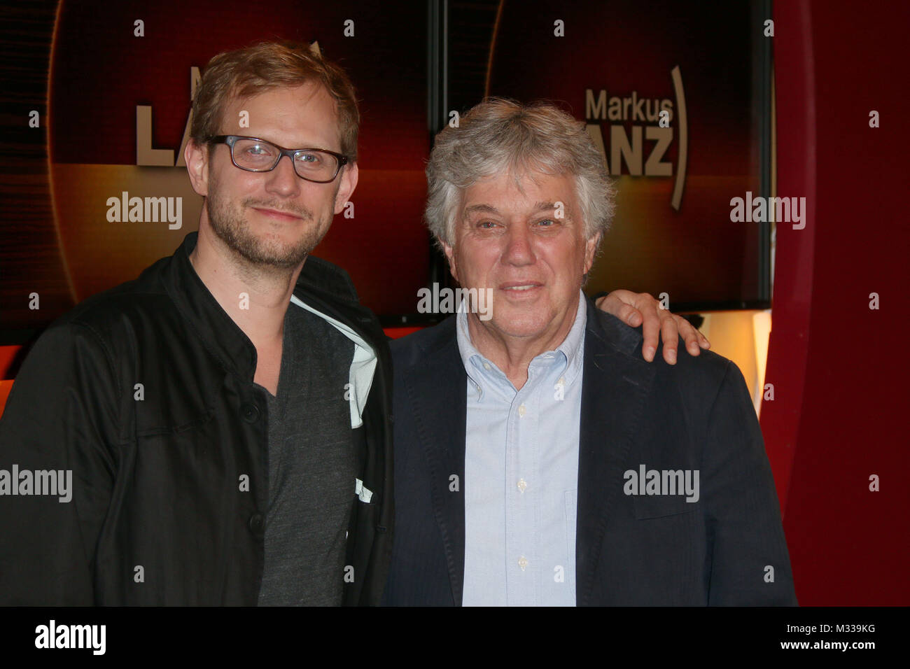 rolf zuckowski musiker komponist produzent mit sohn alexander ali zuckowski komponist produzent aufzeichnung von markus lanz im studio stahltwietem hamburg 20 05 2014 stock photo alamy