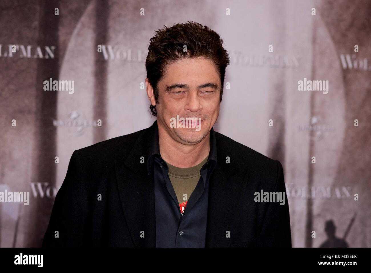 Benicio Del Toro beim PhotoCall zum Kinofilm 'The Wolfman' im Adlon Hotel in Berlin. Stock Photo