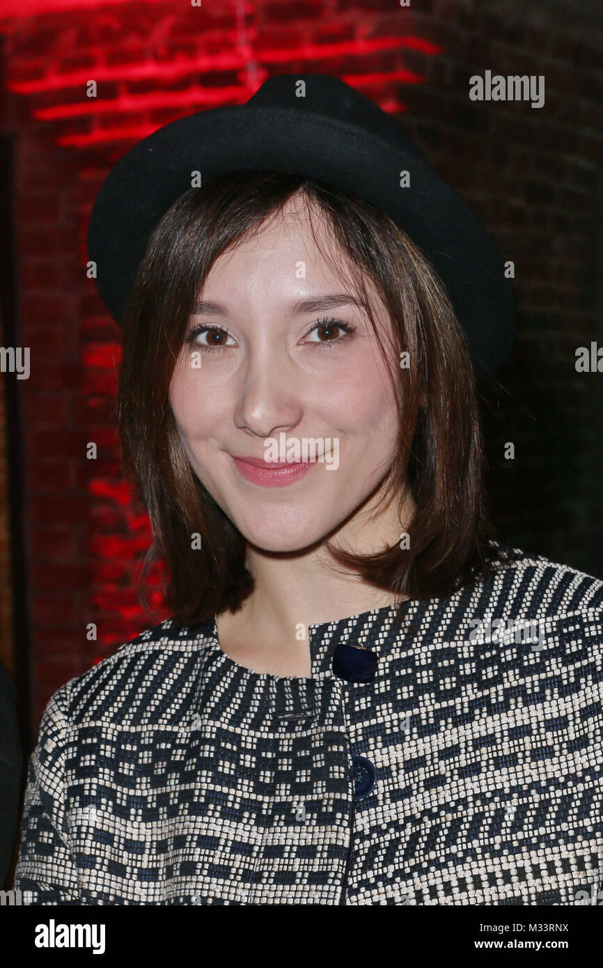 Sibel Kekilli (spielt bei Game of Thrones als" Shae" mit), Premiere der ersten Folge der 4