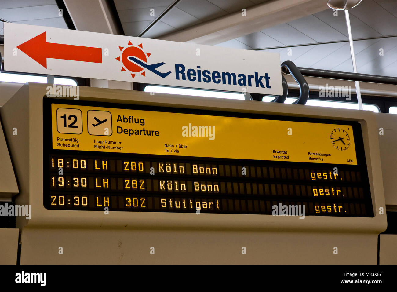 Hinweistafel auf dem Flughafen TXL Berlin Tegel Stock Photo