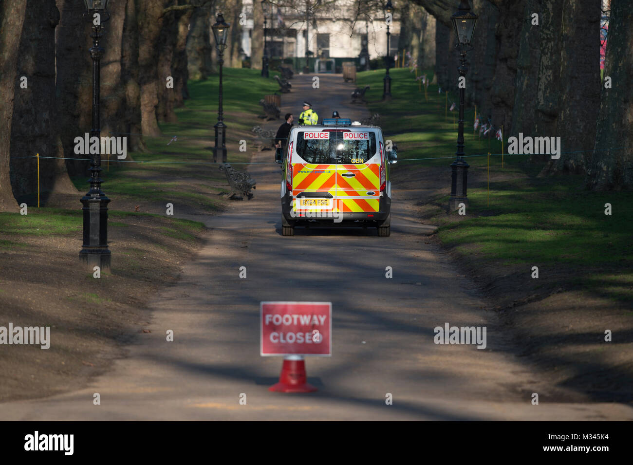 Green Park London, 6 Feb 2018. Footway closed in Green Park before The King’s Troop Royal Horse Artillery stage 41 gun salute. Stock Photo