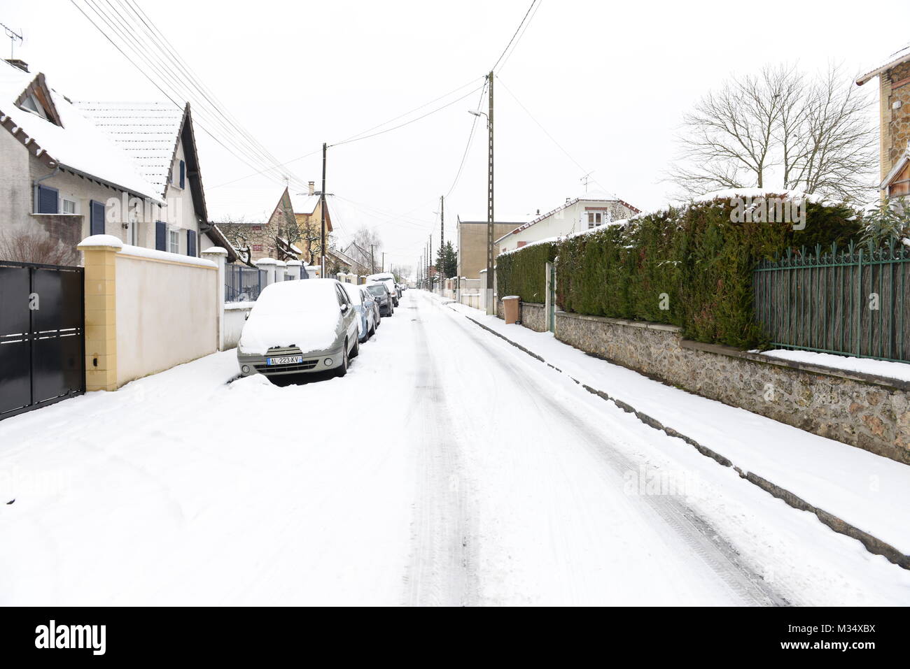 Louvre doors garden hires stock photography and images Alamy