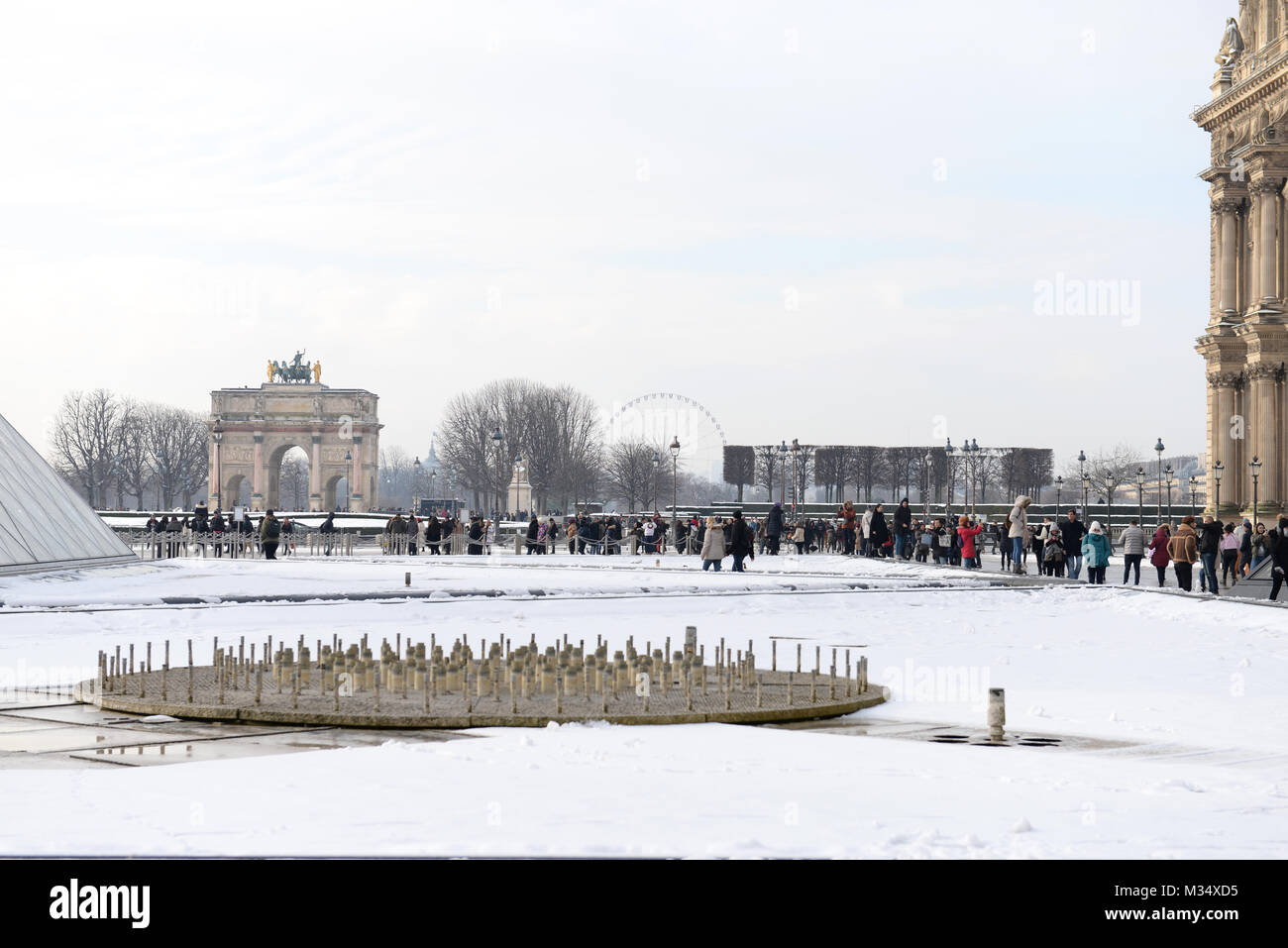 Louvre doors garden hires stock photography and images Alamy