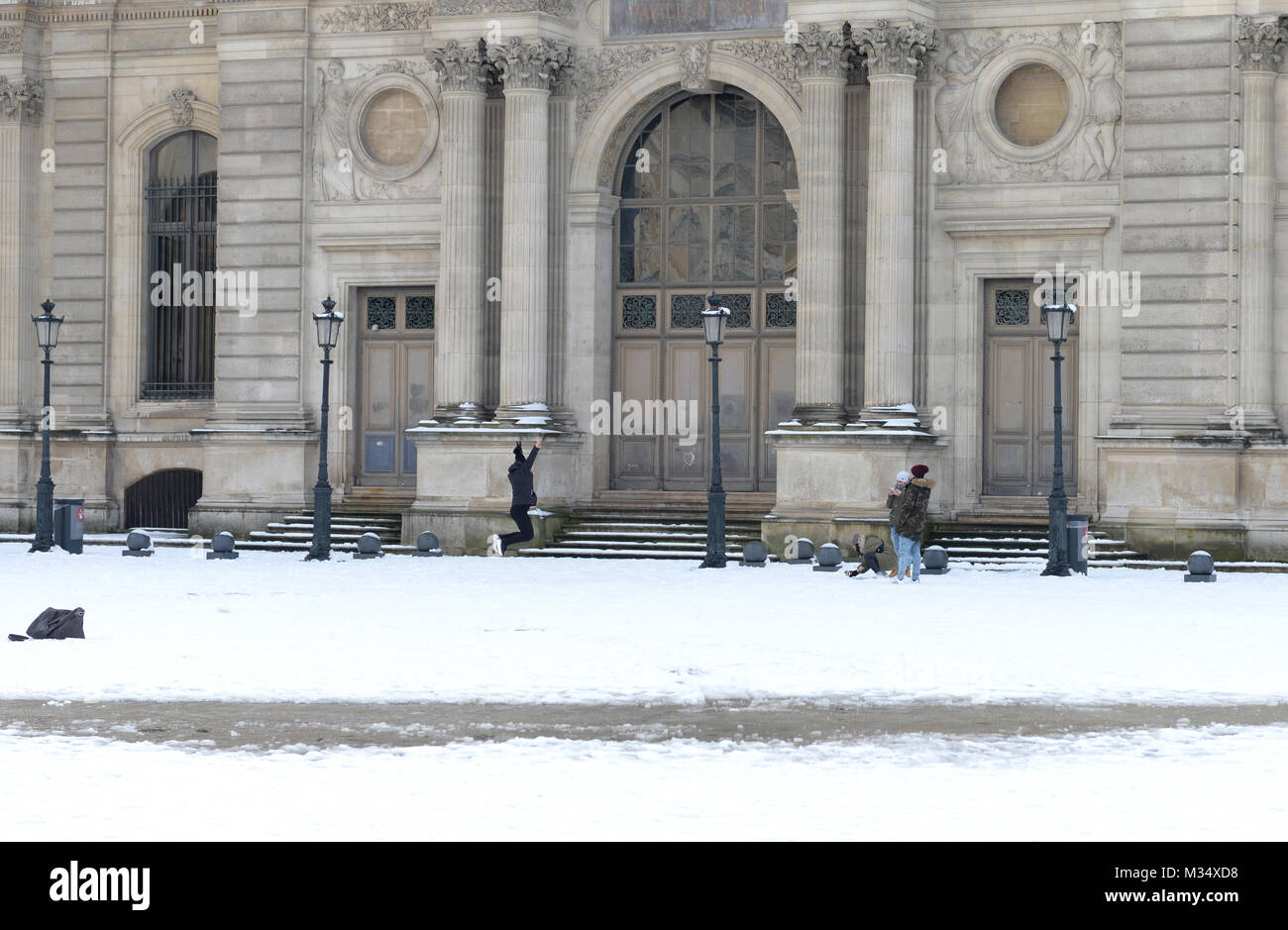 Louvre doors garden hires stock photography and images Alamy