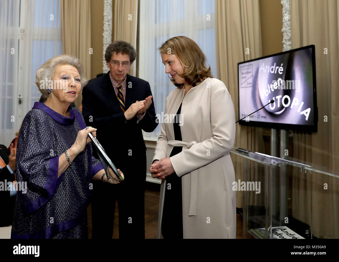 The Hague, Netherlands. 09th Feb, 2018. Princess Beatrix of The Netherlands at Museum Beelden aan Zee in The Hague, on February 09, 2018, to open and visit the exhibition Utopia by André Volten Credit: Albert Nieboer/Netherlands OUT/Point De Vue Out - NO WIRE SERVICE · Credit: Albert Nieboer/RoyalPress/dpa/Alamy Live News Stock Photo