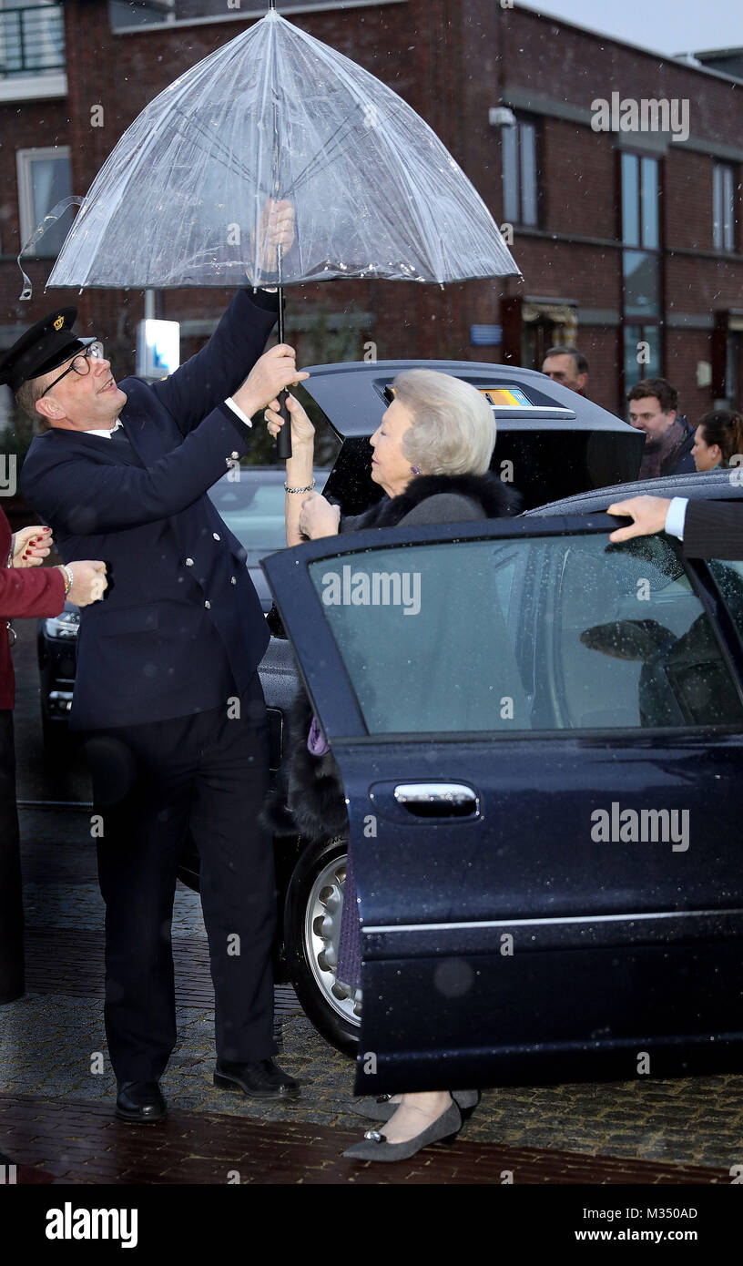 The Hague, Netherlands. 09th Feb, 2018. Princess Beatrix of The Netherlands arrives at Museum Beelden aan Zee in The Hague, on February 09, 2018, to open the exhibition Utopia by André Volten Credit: Albert Nieboer/Netherlands OUT/Point De Vue Out - NO WIRE SERVICE · Credit: Albert Nieboer/RoyalPress/dpa/Alamy Live News Stock Photo