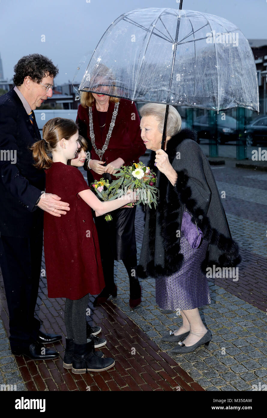 The Hague, Netherlands. 09th Feb, 2018. Princess Beatrix of The Netherlands arrives at Museum Beelden aan Zee in The Hague, on February 09, 2018, to open the exhibition Utopia by André Volten Credit: Albert Nieboer/Netherlands OUT/Point De Vue Out - NO WIRE SERVICE · Credit: Albert Nieboer/RoyalPress/dpa/Alamy Live News Stock Photo