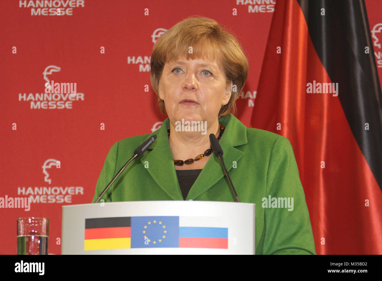 Messerundgang Hannover Messe mit Vladimir Putin & Angela Merkel ...