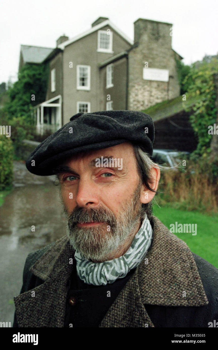 Artist Eugene Fisk outside Ashbrook House. Pictured while campaigning to prevent a new housing development in Clyro. 24th October 1998. Died 9th February 2018 Stock Photo