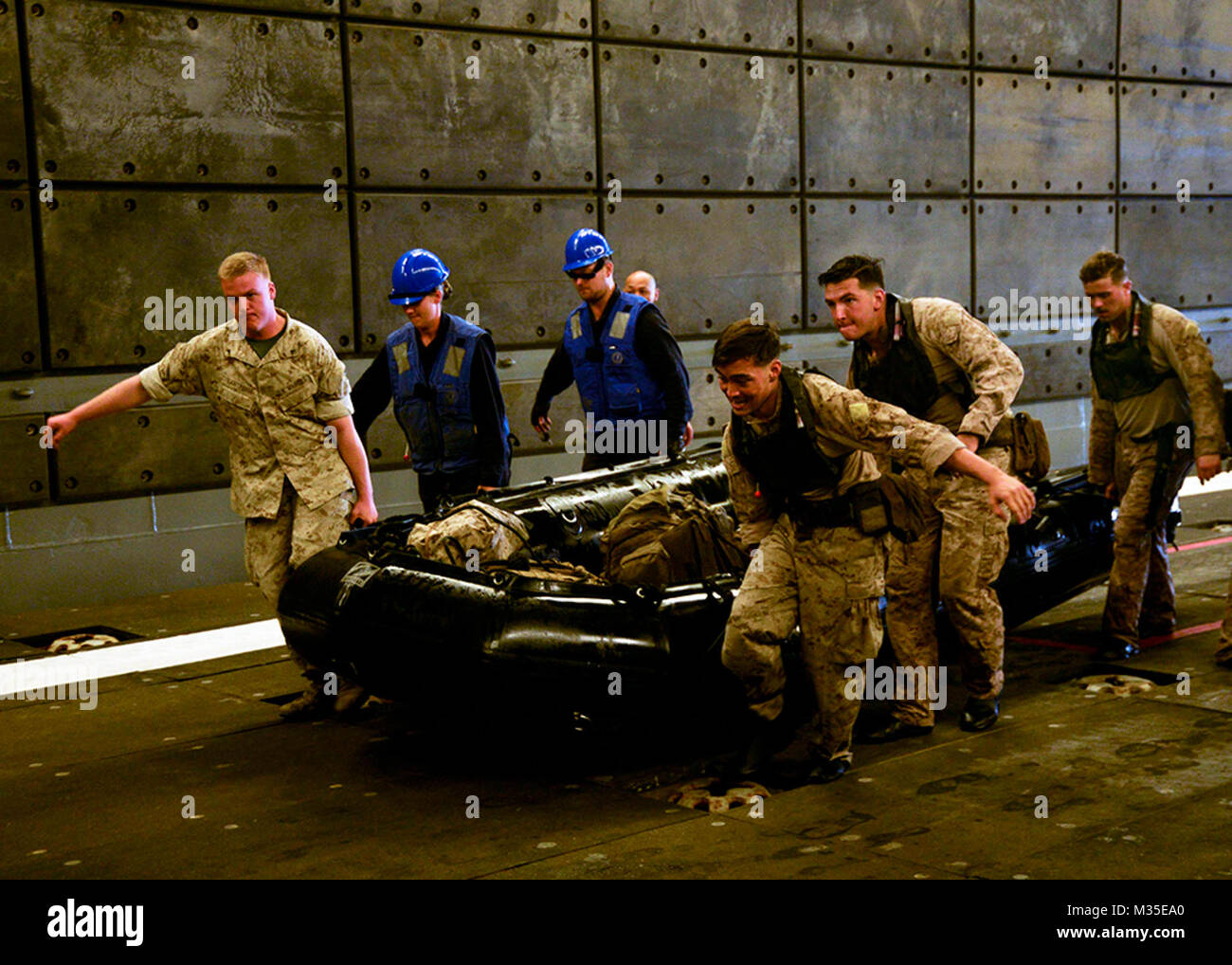 U s marine u s soldier carry hi-res stock photography and images - Alamy