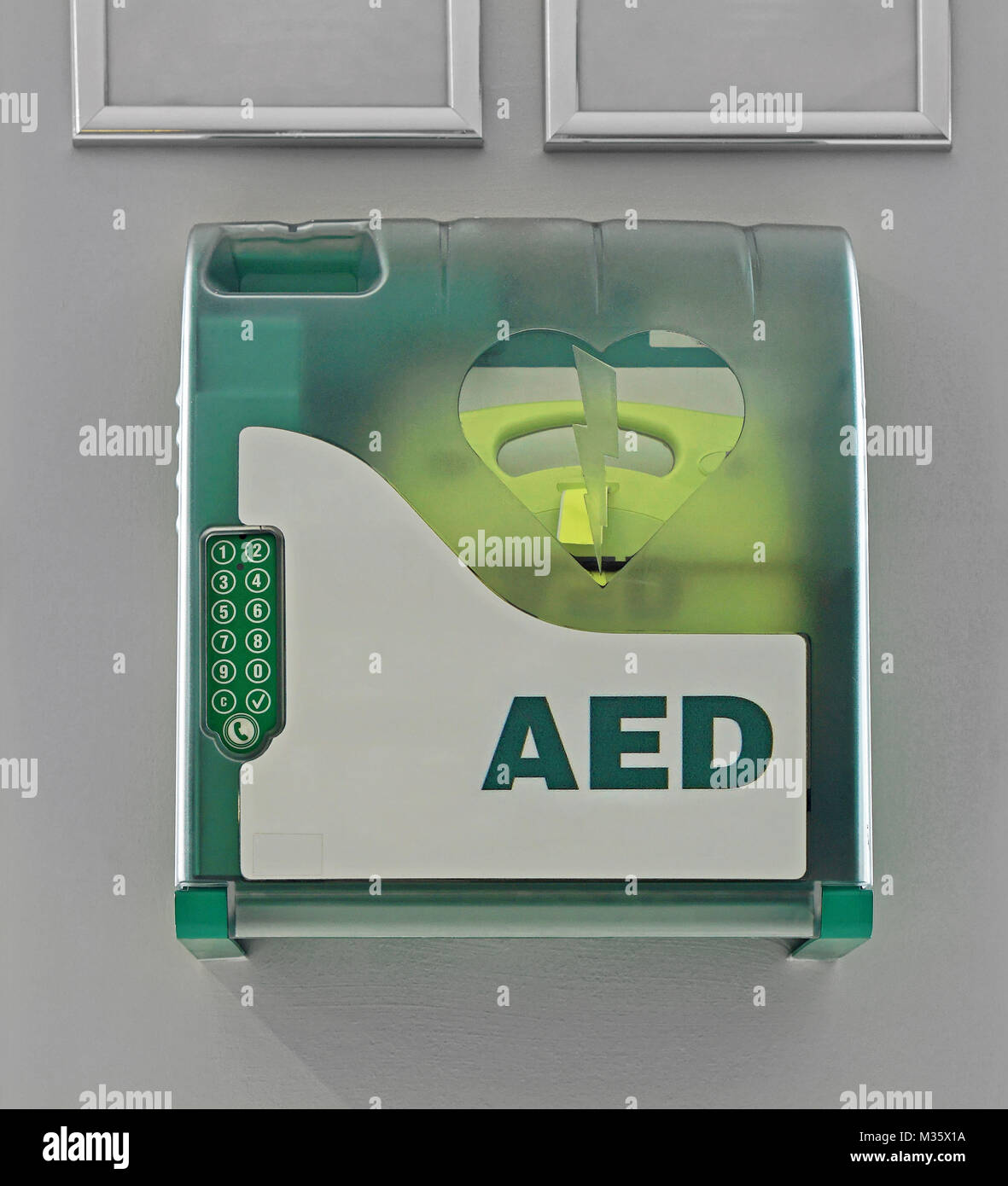 Aed defibrillator in the box at airport Stock Photo Alamy