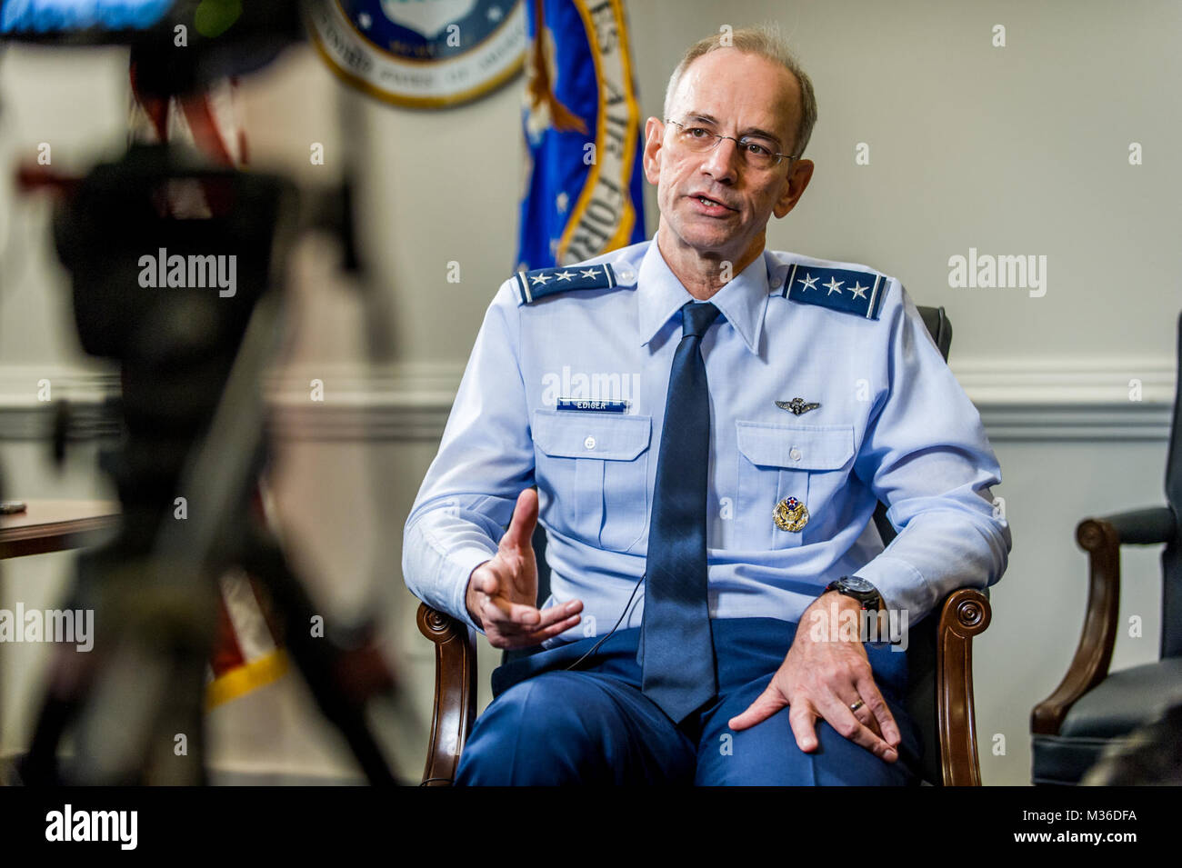 Lt. Gen. (Dr.) Mark A. Ediger, the Surgeon General of the Air Force, speaks with a reporter from Airman Magazine during an interview at Headquarters U.S. Air Force, The Pentagon in Arlington, Va., Jul 8, 2016.  General Ediger serves as functional manager of the U.S. Air Force Medical Service and advises the Secretary of the Air Force and Air Force Chief of Staff, as well as the Assistant Secretary of Defense for Health Affairs on matters pertaining to the medical aspects of the air expeditionary force and the health of Air Force personnel. (U.S. Air Force photo by J.M. Eddins Jr.) 160708-F-LW8 Stock Photo