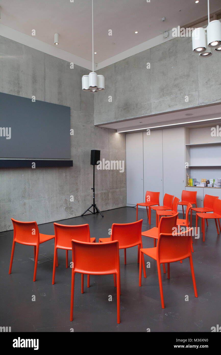 Kettle's Yard, Cambridge, reopens to the public with a newlybuilt