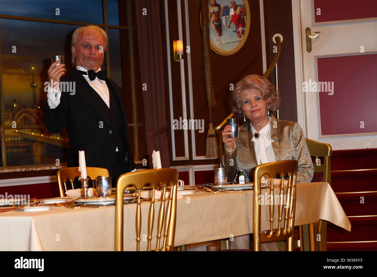 Butler Ralf (Ralf Schmitz), Frau Frier), Dinner for one op Koelsch, Gloria Butler Ralf (Ralf Schmitz), Frau Frier), Dinner for one op Koelsch, Gloria