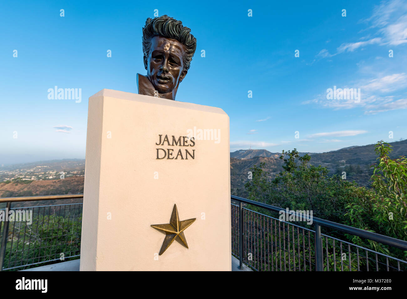 Bronze bust of James Dean at the Griffith Observatory, Los Angeles Stock Photo Alamy