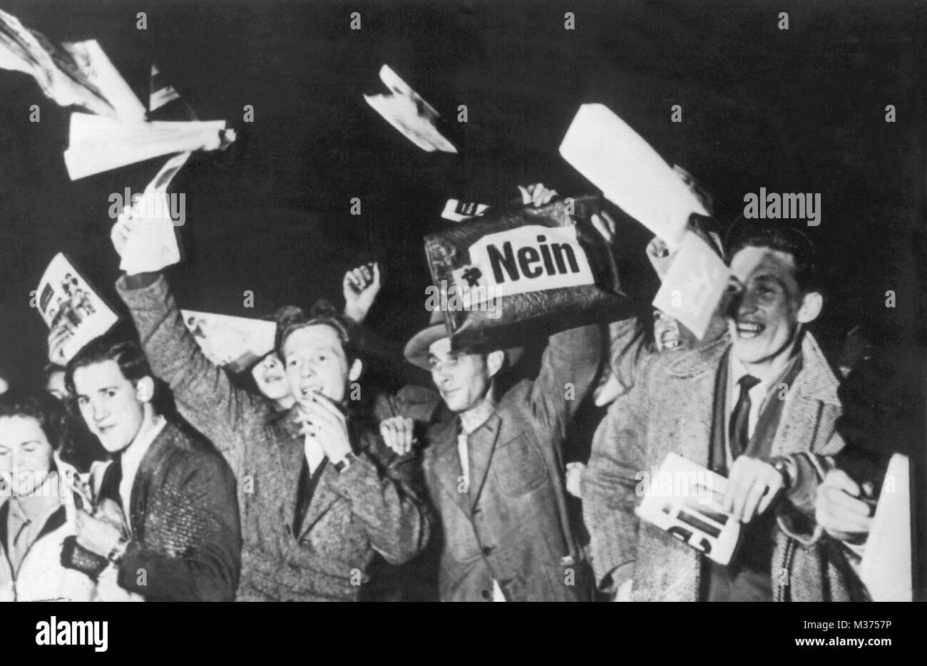 War chants Black and White Stock Photos & Images Alamy