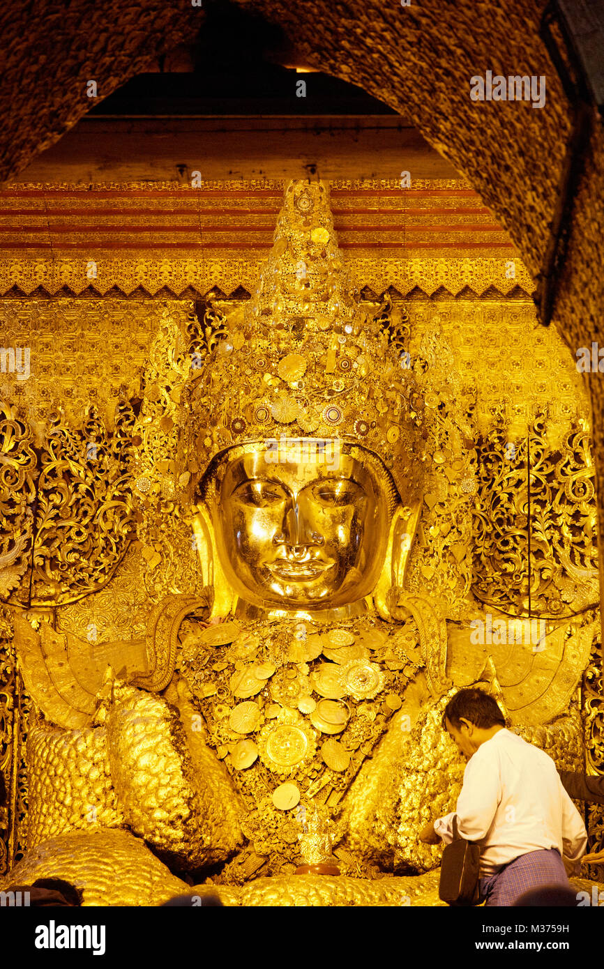 Mahamuni Buddha Temple (Mahamuni Pagoda), Mandalay, Myanmar (Burma) Stock Photo