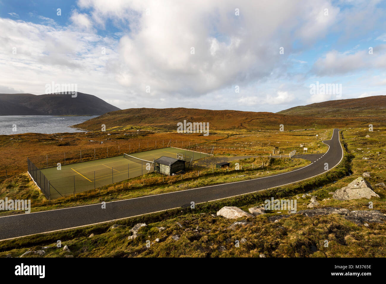 The Bunabhainneadar Tennis Court, the most remote tennis court in the British Isles.  Situated on the B887, road to Husinish, on the Isle of Harris. Stock Photo