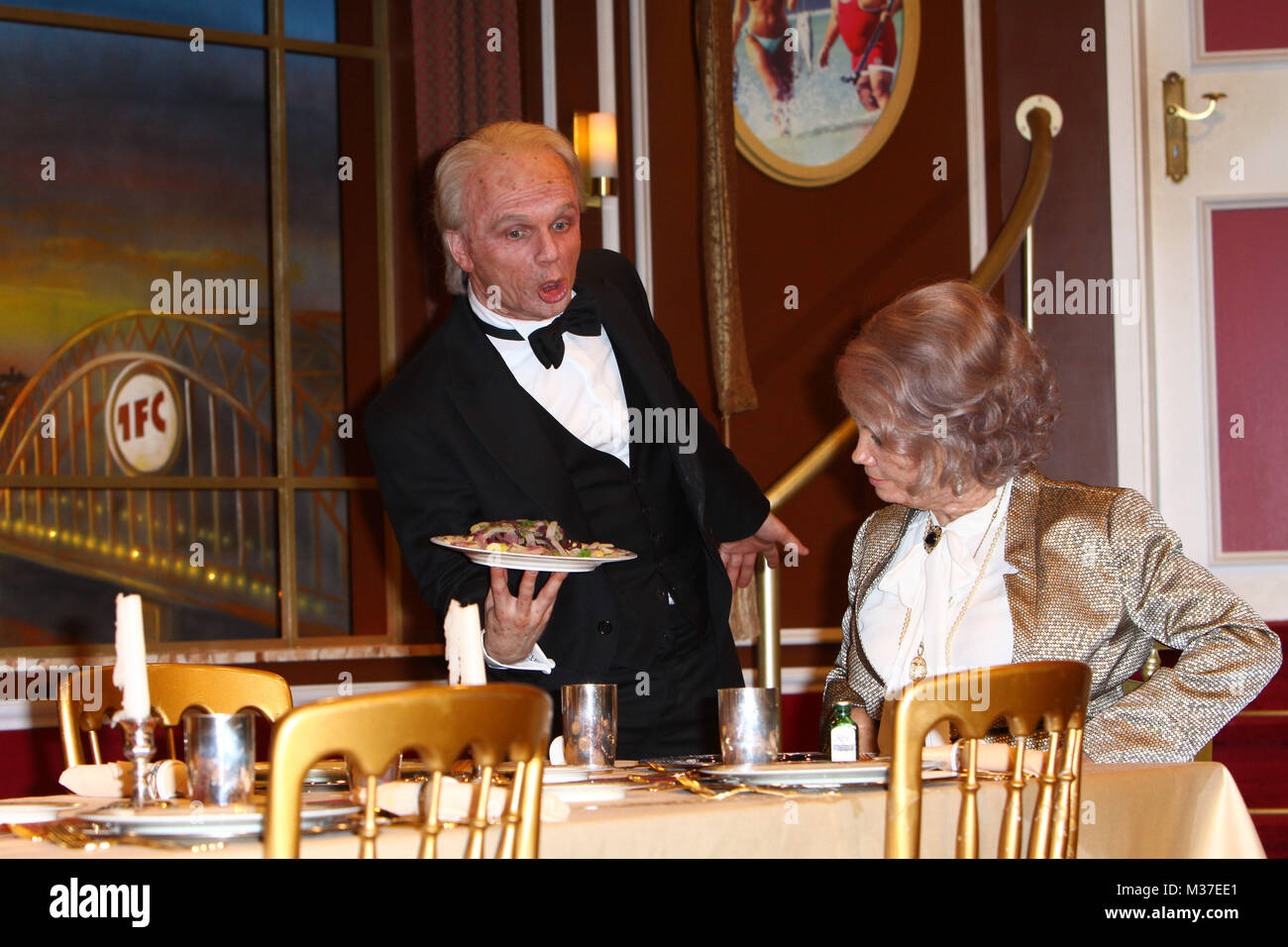 Butler Ralf (Ralf Schmitz), Frau Frier),