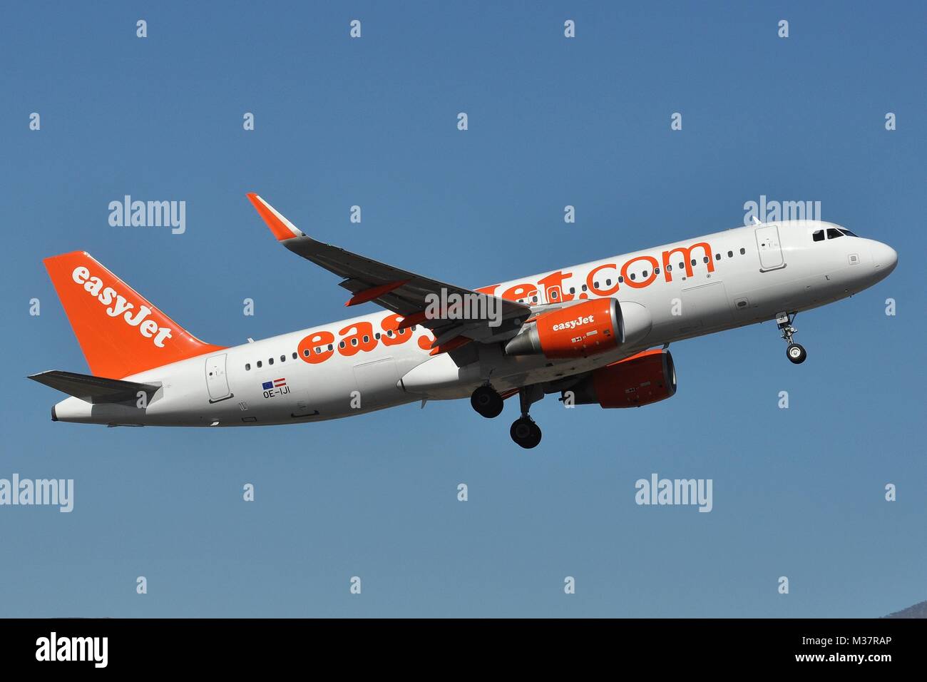 EASYJET EUROPE AIRBUS A320-200(S) OE-IJI ON TAKE-OFF FROM TENERIFE. Stock Photo