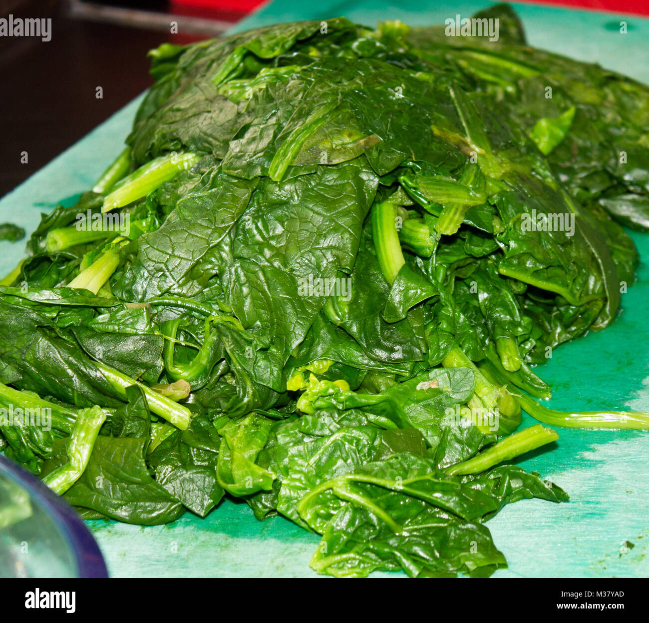 Boiled green spinach on board. Closeup Stock Photo Alamy