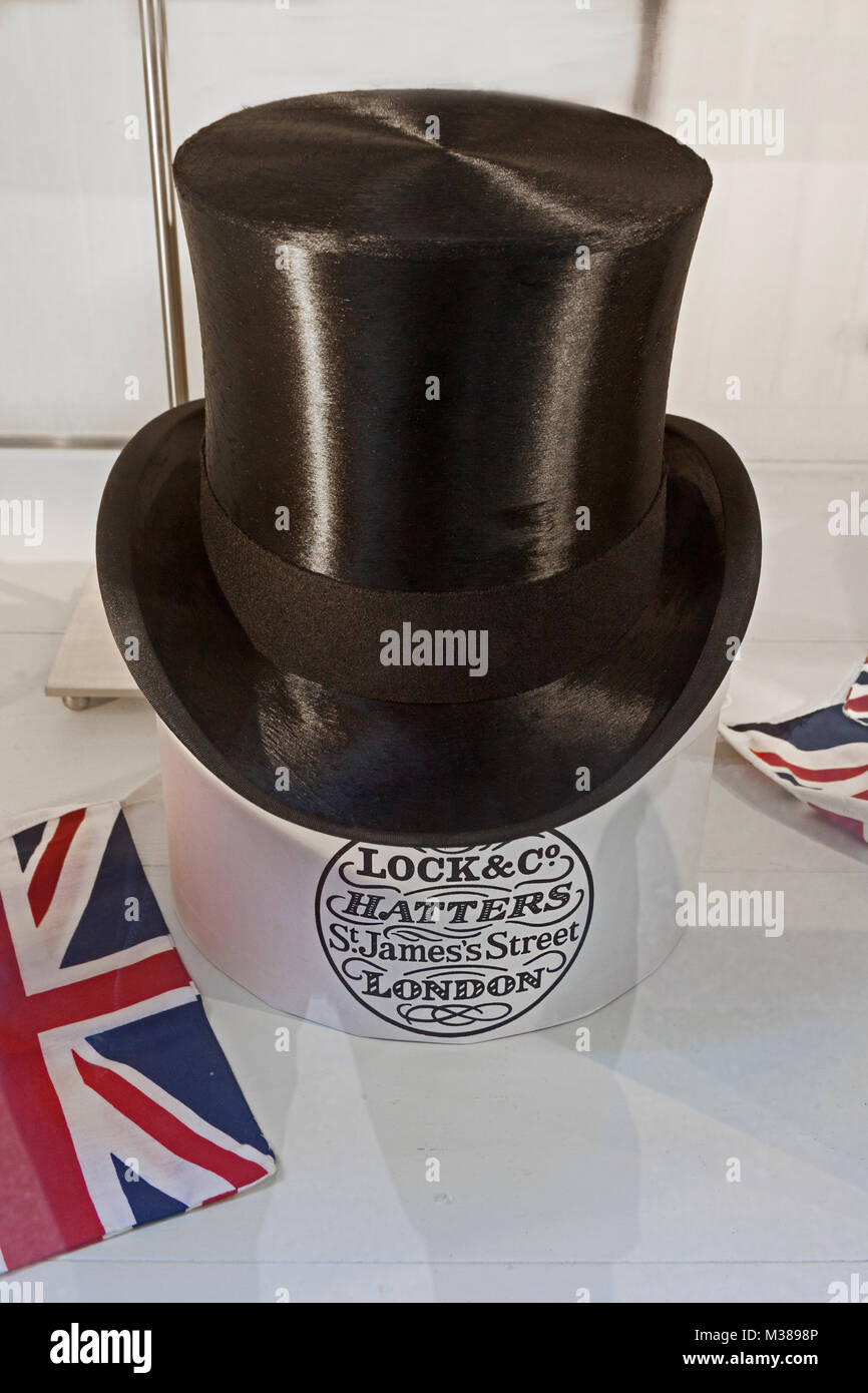 London, St James's  A top hat on display in the rear window of  Lock & Co Hatters in Crown Passage off Pall Mall Stock Photo