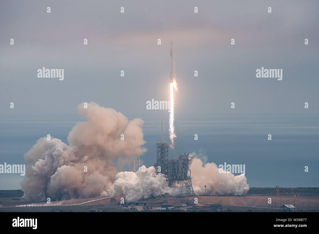 Falcon 9 and Dragon lift off from Launch Pad 39A for CRS-10  s 5 Stock Photo