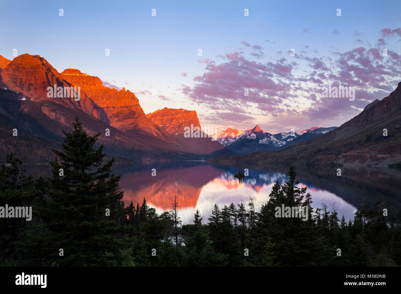 MT00136-00...MONTANA - Sunrise over St Mary Lake in Glacier National Park. Stock Photo